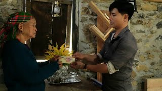 CEO Trieu Khang unexpectedly paid a salary to an elderly single woman as a form of encouragement.