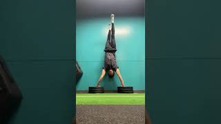 Mainly #hspu workout today #shorts #calisthenics #focus #handstandpushup