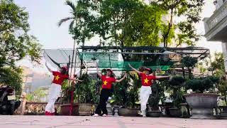 Shuffle dance tôi yêu đất nước .bđ: Phạm Vân