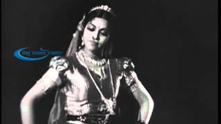 Mangamma Sabatham 1943 -- Vasunthara Devi Glamorous Dance