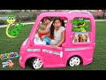 ¡Maria Clara y JP pasean en el coche de juguete para un picnic radical! ♥ Barbie car Camping