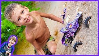 Monster Trucks Playing in the Sand - Unboxing Toy Trucks