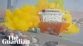 Cloud of yellow gas after storage tank leak at port in Jordan
