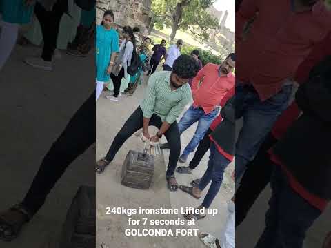 Who camped outside the Golconda fort for eight months?