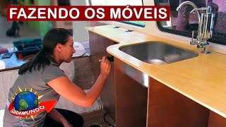 Começamos a construir os móveis da Kombi Home