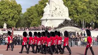 Changing of the guard at Buckingham Palace (best view)