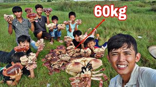 Quá Nhiều Con Cua Kì Lạ Trên Đồng Cỏ Hoang | Bữa Tiệc Ăn Mừng Của Sang Vlog