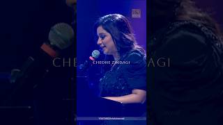 Shreya Ghoshal playing piano 🎹  | Badle Raaste |  Live concert #melody