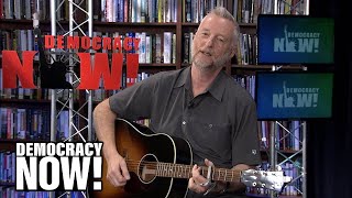 Billy Bragg Performs & Talks About Brexit, Boris Johnson & “The Three Dimensions of Freedom”