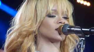 Rihanna live Paris SDF : Love the way you lie/Take a bow/Cold case in love/Hate that i love you