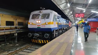 12702 Hussain Sagar Express Entering Solapur Railway Station : Indian Railways