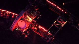Motley Crue Tommy Lee drum solo from ceiling