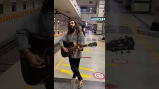 Singing in the metro station ohh mere jaaa #fakira #busking #melody