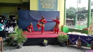 Gerak Seni Pencak Silat Tapak Suci Putera Muhammadiyah oleh Siswa-Siswi MI Muhammadiyah Kismoyoso