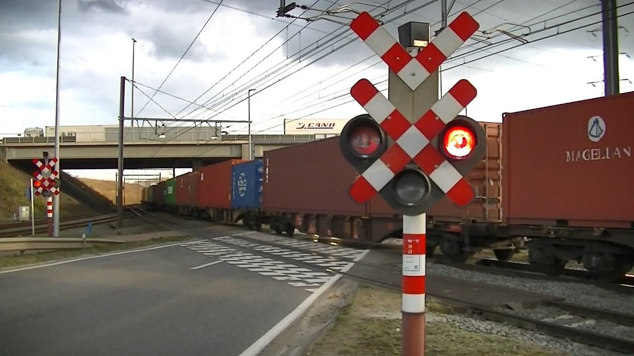 Spoorwegovergang Beveren (B) // Railroad Crossing // Passage à Niveau ...