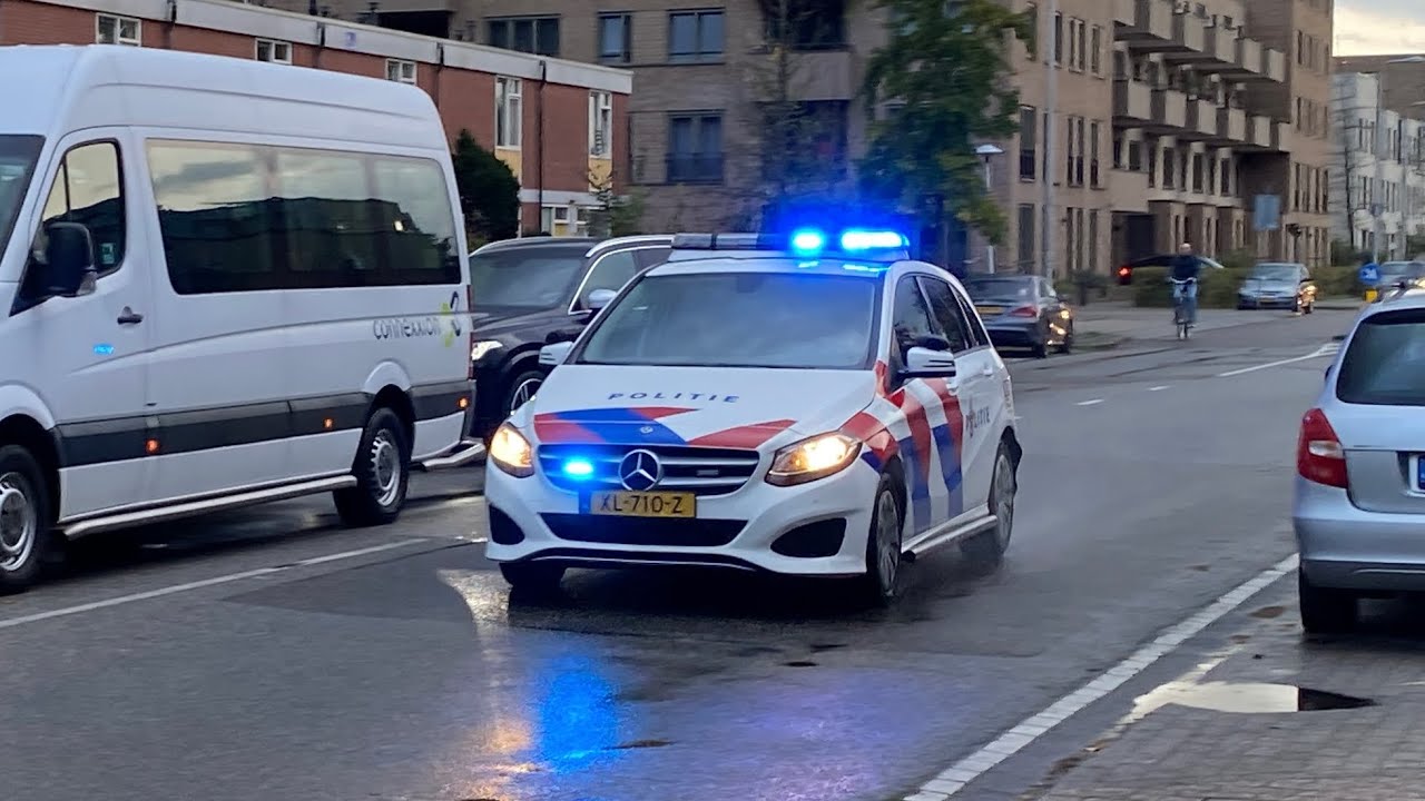 Politie B-Klasse Met Spoed Naar Een Aanrijding! - YouTube