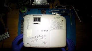 ¡Rescate Luminoso! 🔧📽️ Reparación del Proyector Epson S41+ ⚡✨ (Parte 1)