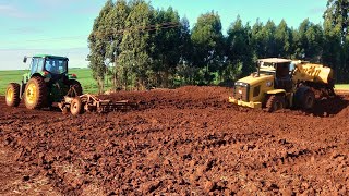 Adequação de estrada para escoamento e contenção de agua