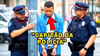 POLICIAIS RAC1STAS ALGEMA HOMEM NEGRO EM POSTE SEM SABER QUE ERA SEU NOVO CHEFE…