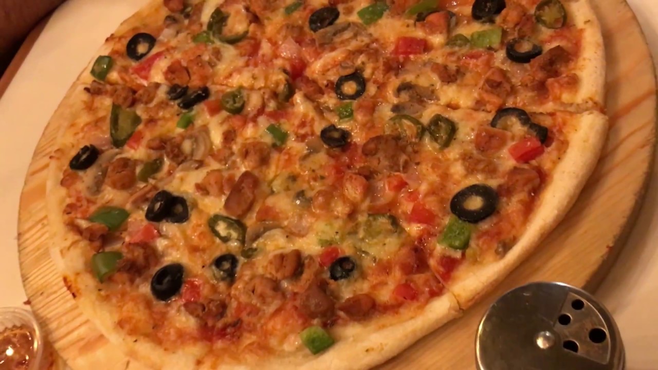 Lahore S Best Pizza Youtube