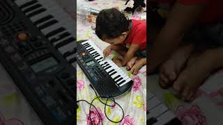 kid is playing sargam in casio# sa re ga ma by three year old child@ Vibhum