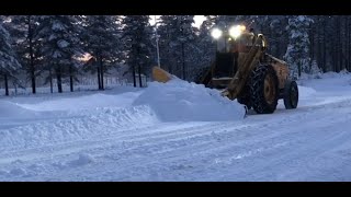 Huge Arctic Snow Storm clean up, Vintage Volvo works just as hard as the rest.