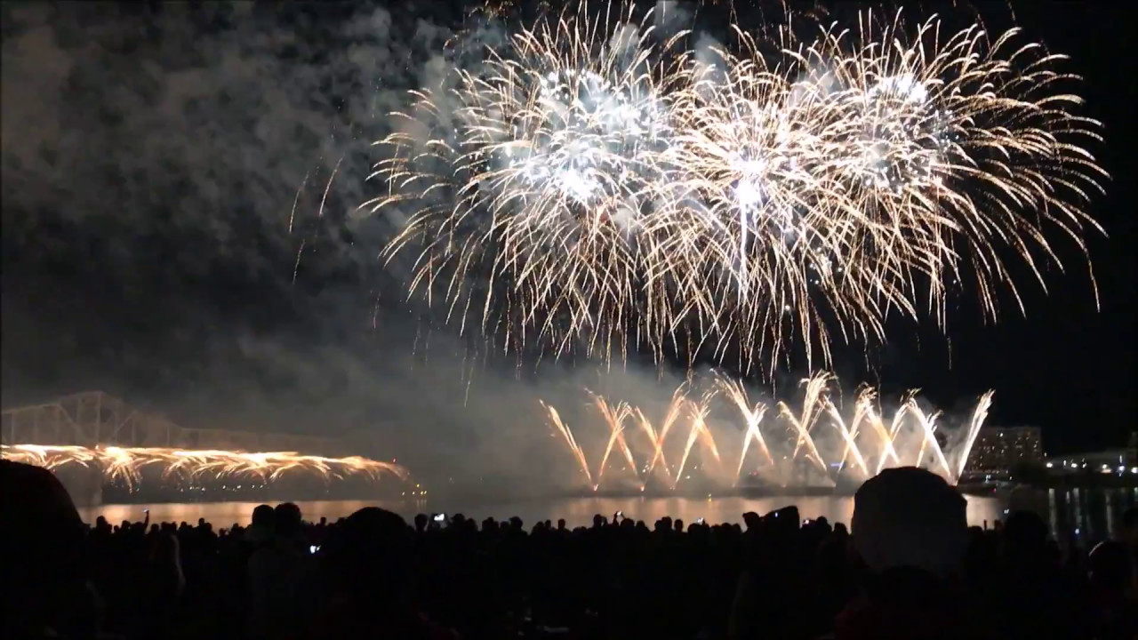 LARGEST FIREWORK SHOW IN THE WORLD! - YouTube