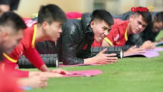 ĐT Việt Nam tập luyện dưới giá rét, thầy Park chia tay 1 cầu thủ trước khi vào Vũng Tàu