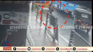 സ്വകാര്യ ബസില്‍ നിന്ന് വീണ് വിദ്യാര്‍ത്ഥിക്ക് പരിക്ക്; കുട്ടി വീണിട്ടും ബസ് നിര്‍ത്താതെ പോയി