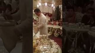 Ambani Wedding 2018 - Bollywood Superstars Serving Dinner To Guests | Stars Serving Wedding Launch