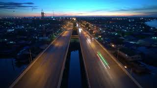 Hyper lapse van verkeersdrukte op een brug