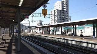 諫早駅 ２番のりば+３番のりば  キハ６６+６７系 シーサイドライナー色  同時到着  2020年2月23日