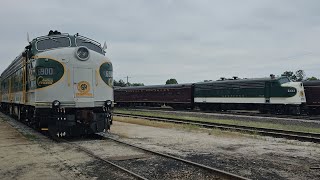 Quick Clip: Southern 6133 passes Southern 6900