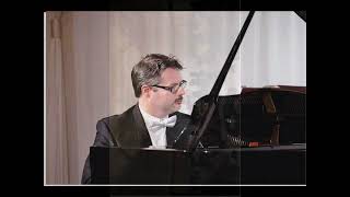 Aliano Frediani plays  in concert \