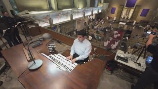 Texas teen finds joy in playing organ for church Mass