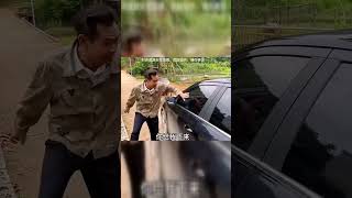 小子嚣张跋扈欺负女司机结果反被教训到贴贴服服真是大快人心呀