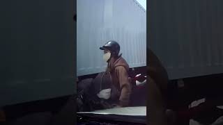 Bài học khi sang đường khuất tầm nhìn 😧