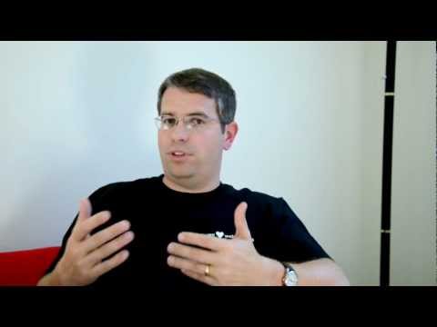 Matt Cutts Video: How Google Determines What’s A Paid Link