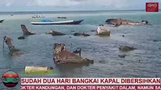 BANGKAI KAPAL DI PELABUHAN KAIMANA MULAI DIBERSIHKAN KONTRAKTOR