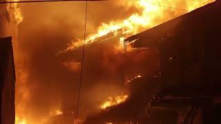 Firefighters battle to control Los Angeles fire | تلاش برای مهار آتش‌سوزی گسترده در لاس آنجلس