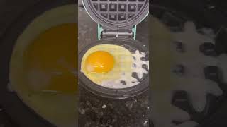 #egg#friedegg #eggs #eggrecipe #waffle#waffles#wafflemaker#wafflemaking#color #breakfast#morning