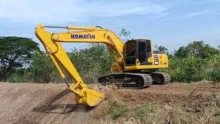 มาดู KOMATSU pc 200 CE  รถไหม่ๆๆลอกคองลบายนํ้า