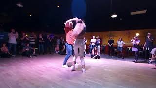 Bachata sensual --- Kriss \u0026 Natalia (blindfolded)