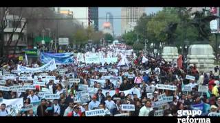 Marchan al Zócalo y cierran Paseo Reforma