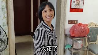 媳妇出去逛街买衣服，款式太花真耀眼，老公  穿的舒服就行