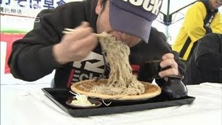 「そば好き」100人が早食い競う　栃木・日光市（12/03/26）