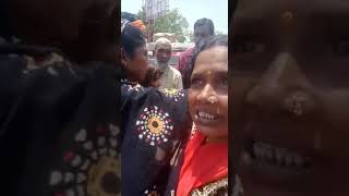 gonda utraula road 🛣️ dhanepur taxi stand per do ladki chori karte pakde jaane ka pura video jarur