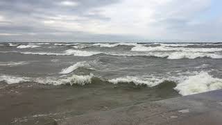 High wind and large waves at Pere Marquette Park