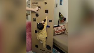 Funny | Baby learns to climb at home during coronavirus epidemic