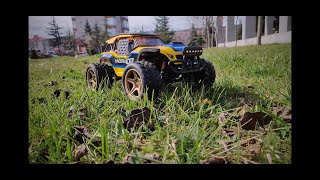 Wltoys 12402a driving in the grass